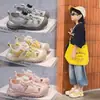 Novas Sandálias Esportivas Infantis para Meninos 2026, Sapatos Casuais para Exterior com Fechamento por Mostrador, Sapatos de Caminhada para Crianças Maiores, Biqueira Fechada Anti-Impacto