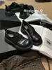 Sapatos Femininos de Couro 2026 Novo Estilo Outono e Inverno, Bico Largo, Velcro, Solado Macio, Estilo Japonês, Salto Baixo, Feito à Mão