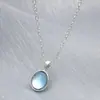 Accesorios de moda de nicho en forma de corazón, collares elegantes estilo mariposa, cadenas para la clavícula de perlas modernas y sofisticadas, venta al por mayor de joyería