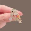 Broche feliz retro de pájaro para mujer de alta gama, ajustado a la cintura, anti-exposición, nicho, pin de solapa de animal, accesorios para la ropa