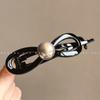 Grampo de cabelo Advanced Sense Twist Clip para mulheres na parte de trás da cabeça Grampo de tubarão para cabelo 2024 Novo laço de pérola Grampo de uma palavra