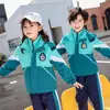 Uniforme Escolar de Jardín de Infancia para Estudiantes de Primaria y Secundaria Uniforme Escolar Uniforme de Clase para Niños y Niñas Ropa de Juncos Engrosada Tres en Uno Conjunto de Tres Piezas