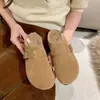 Bestseller de invierno 2026 estilo nuevo Birkenstock cómodos antideslizantes forrados de felpa cálidos zapatos de algodón zapatillas de media caña planas de moda para mujer zapatillas de algodón