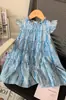 Vestido de Verão para Meninas Azul Listrado com Manga Flare Vestido de Linha A para Bebês Roupa Infantil Estilo Ocidental Vestido Princesa com Laço