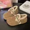 Sapatos femininos de algodão quentes, novo estilo 2026, com bordado interno para aumentar a altura e renda, sapatos baixos de inverno com forro de fleece