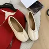 2026 Nuevos Zapatos de Otoño con Dedos Divididos Tabi Pezuña de Cerdo Tacón Bajo-Medio Bailarinas Superficiales Tacón Grueso Fruncidos Zapatos de Mujer