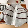 Cardigã de outono e inverno para meninos 2026 novo estilo malha infantil outer wear para bebês e crianças maiores, top de inverno espesso, moderno