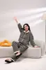 Pijama de coralina para mujer, engrosado para invierno, lindo conjunto de ropa de estar de franela, moderno y holgado, conjunto de cárdigan de manga larga