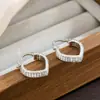 Pendientes de Zirconia Exquisitos de Lujo Ligero con Forma de Corazón, Personalidad de Gama Alta, Estilo de Nicho a la Moda y Diseño en Forma de Corazón