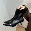 Botas finas de salto alto bico fino estilo francês Chuyuji 2026 novo modelo outono e inverno sem cadarço couro macio bico fino ankle boots