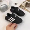 Zapatillas de Entrenamiento Alemanas para Niños 2026 Nuevo Otoño Temprano Antideslizantes Zapatos Blancos para Niños Suela Suave Zapatos Deportivos Casuales de Moda para Niños y Niñas