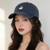 Boné de Baseball com Bordado de Fantasma Fofo Estilo Japonês para Mulheres, Aba Larga, Emagrecimento Facial, Chapéu de Proteção Solar, Boné Versátil Casual Bico de Pato