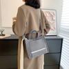 Bolsa feminina veludo cotelê 2023 nova bolsa de ombro moda coreana Mori bolsa mensageiro portátil comércio exterior uma geração de cabelo