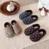 Chinelos Birkenstock da Moda para Meninas Chinelos de Algodão para Exterior Infantis 2026 Outono/Inverno Novo Estilo Chinelos Duplos de Algodão com Pelúcia para Meninas Pequenas