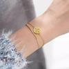 Elegante pulsera vintage dorada de la suerte de doble capa con diseño de nicho para mujer, personalidad simple y sin decoloración.