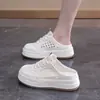 26828 Meia-bota Plataforma Feminina Moda Verão 2026 Estilo Fino Moderno Combina com Saias Malha Respirável Slip-on Versátil Pequena Branca Feminino
