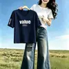 Camiseta de Manga Curta de Alta Qualidade para Mulheres com Decote V e Estampa, Novo Estilo de Verão Top que Cobre a Barriga 2026 Moda Tendência Top Soltinho que Cobre o Corpo