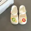 Zapatos perforados poco profundos de dibujos animados de frutas de doble uso para mujer, sandalias de exterior antideslizantes sin cordones de suela gruesa para verano 2026