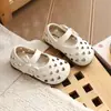 Sandalias cerradas de estilo francés ins 2026 verano nuevo versión coreana para niñas con corazón hueco zapatos de princesa para la playa para combinar con faldas