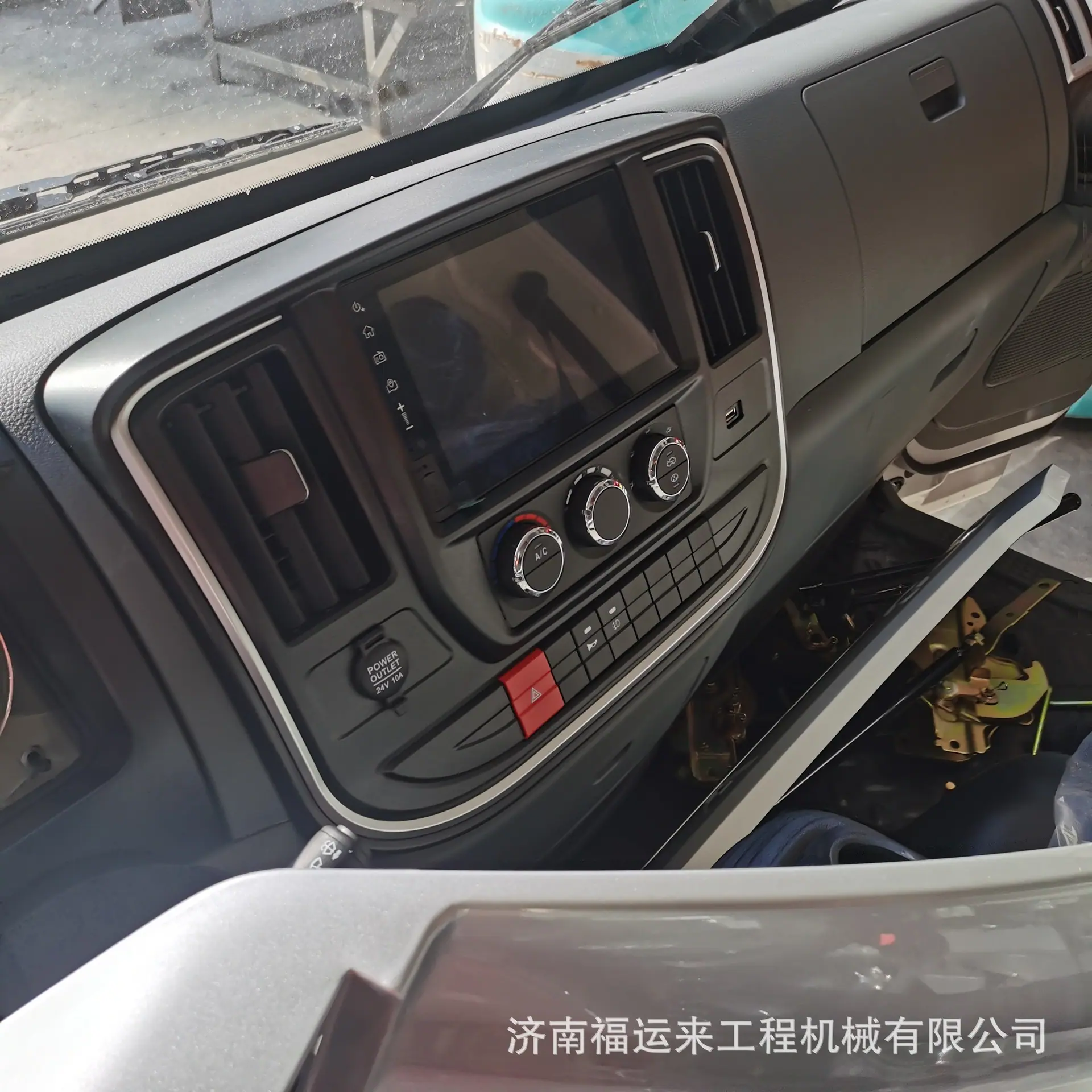 K3000驾驶室 (13).jpg