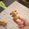 Dragón de barro amarillo de arcilla púrpura, lindo y encantador, un adorno de mascota de té que promueve la riqueza, un juguete de té premium hecho a mano, accesorio de decoración para mesa de té