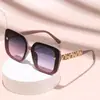 Gafas de Sol Polarizadas Cuadradas de Moda para Mujer con Patillas Caladas, Protección UV de Alta Gama y Diseño Único de Montura Grande