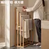Estante de pie para toallas japonés transfronterizo, independiente, sin perforaciones, simple, estante para bañera, estante para toallas, estante de almacenamiento para baño, estante con barra para colgar