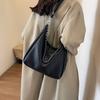 Bolso de gran capacidad para mujer Otoño e Invierno 2023 Nuevo bolso bandolera con cadena retro a juego Bolso tipo cubo popular este año