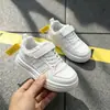 Superficie de cuero de microfibra Aini Dog tallas 28-38 Suela ligera de EVA Zapatos deportivos para niños Zapatos casuales de tabla para estudiantes Zapatos blancos