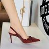1362-1 Sapatos de Salto Fino com Bico Fino e Decote Baixo para Mulheres, Estilo Europeu e Americano, com Laço e Couro Patente, Elegantes e Modernos com Tira no Tornozelo