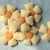 Broche de Flor de Tela Cuadrada Estilo Coreano de 8cm Accesorios DIY para Ropa, Bolsos, Zapatos, Calcetines y Accesorios para el Cabello Venta al por Mayor