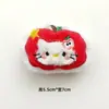 Nuevo Broche Creativo de Dibujos Animados de Manzana Muñeca KT Muñeco Pequeño de Peluche Accesorios para el Cabello de Niña Accesorios de Papelería