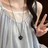 Colar com cordão preto e pingente de coração gota d'água com bolinhas estilo coreano para mulheres, adequado para combinar com camisetas e suéteres, acessório longo