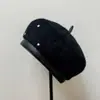 Chapéus de Outono e Inverno para Mulheres Estilo Coreano Moda Beret Pesado Feito à Mão com Strass Chapéu de Pintor Preto Versátil Chapéu de Abóbora Botão Tendência