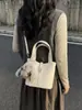 Bolso Cubo de Nicho Estilo Coreano para Mujer Nuevo Modelo 2026 con Acabado de Alta Gama, Bolso de Mano Sencillo con Patrón de Lichi, Bolso de Hombro y Cruzado de Lujo Ligero