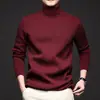 Tejidos de punto de alta gama para primavera y otoño para hombre 2025 Nuevos tejidos de punto cálidos con cuello alto casual, suaves y amigables con la piel, forrados de felpa para hombre