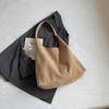 Bolso Cubo de Gamuza para Mujer 2024 Nuevo Retro Clásico Marrón Mate Gran Capacidad Bolso de Hombro Versátil