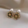 Brincos de Letra com Zircônia e Pérola Agulha de Prata, Elegantes e Versáteis, Brincos Estilo Chanel, Brincos da Moda de Luxo Leve de Alta Qualidade Atacado