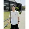 Refrescante Roupa de Verão Estilo Boyish Camiseta Esportiva Branca de Manga Curta com Ombro Normal para Homens Gola Redonda Top Fino com Costura Contrastante
