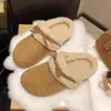 Chinelos de exterior estilo Birkenstock retrô com aumento interno de 5 cm de altura, coleção outono/inverno 2026, forrados com fleece para aquecimento, com um laço e design de bico fechado