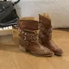 Botas Femininas Estilo Europeu com Rebites Emagrecedoras de Cano Médio 2026 Chegada Nova de Outono Bico Fino Salto Bloco Moda Botas Versáteis Aumentadoras de Altura Botas Curtas