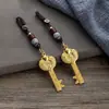 Colgante de llave de bóveda abierta con lingote de pez doble del zodíaco de imitación de latón, colgante de cuerda de nube auspiciosa de los doce zodíacos, venta al por mayor