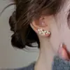 Pendientes Pequeños de Perlas Uva Estilo Lujo Ligero para Mujer, Pendientes Elegantes de Diseño Nicho, Nuevos Pendientes de Perla Populares 2026