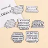 Broche de Frase Inglesa Divertida - Insignia Metálica con Texto Humorístico para Mochila y Decoración de Ropa