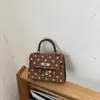 Bolso Pequeño Cuadrado de Lunares para Mujer Verano 2026 Nuevo Estilo Coreano Moderno Versátil Cruzado de Mano Bolso Simple para el Trabajo de un Solo Hombro