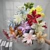 Flor de simulación de lirio pequeño de tres cabezas, diseño de auditorio de boda, guía de camino, flor alta, decoración de salón de banquetes, venta al por mayor de fábrica