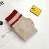 Calcetines de Lana de Yang con Patrón Vertical de Caña Media para Mujer Aileen Moda Trendy Coreana Dongdaemun Apilados Empacados Individualmente Cálidos