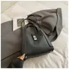 Bolso Cubo Sencillo de Mano Estilo Coreano para Mujer 2026 Nuevo Modelo Invierno Bolso de Hombro Cruzado Minimalista Elegante de Alta Calidad