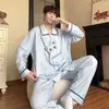 Pijama de imitación de algodón para hombre, conjunto de primavera y otoño de manga larga y pantalón largo, estampado de rayas verdes con bordado de dibujos animados, cárdigan con cuello de solapa, ropa de casa para hombre