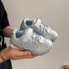 Tênis infantil 2026 nova coleção primavera e outono: tênis de treino alemães para meninos, sapatos casuais de malha para meninas, sapatos versáteis para bebês